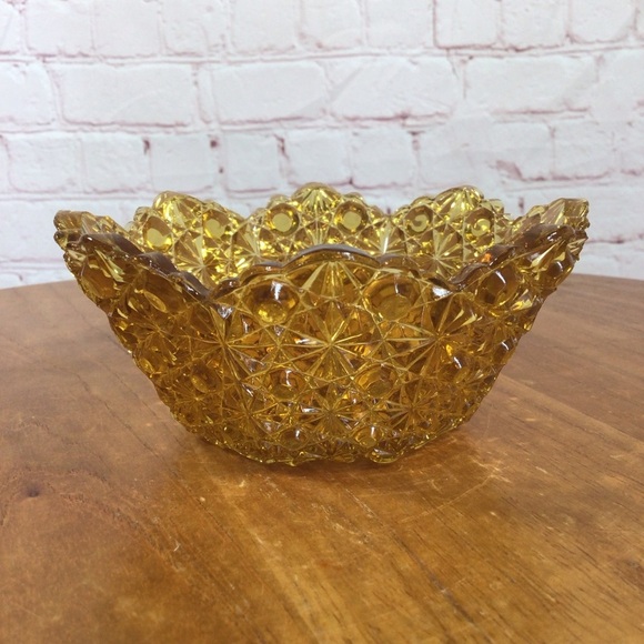 Vintage Daisy and Buttons Amber Glass Bowl - Picture 1 of 8